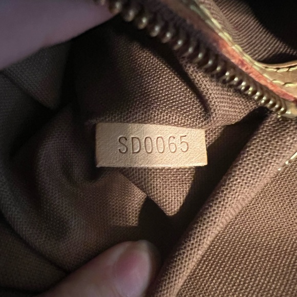 Louis Vuitton - Picture 10 of 10